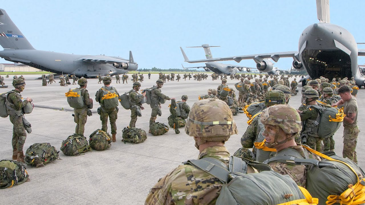 C17 - paratroopers loading